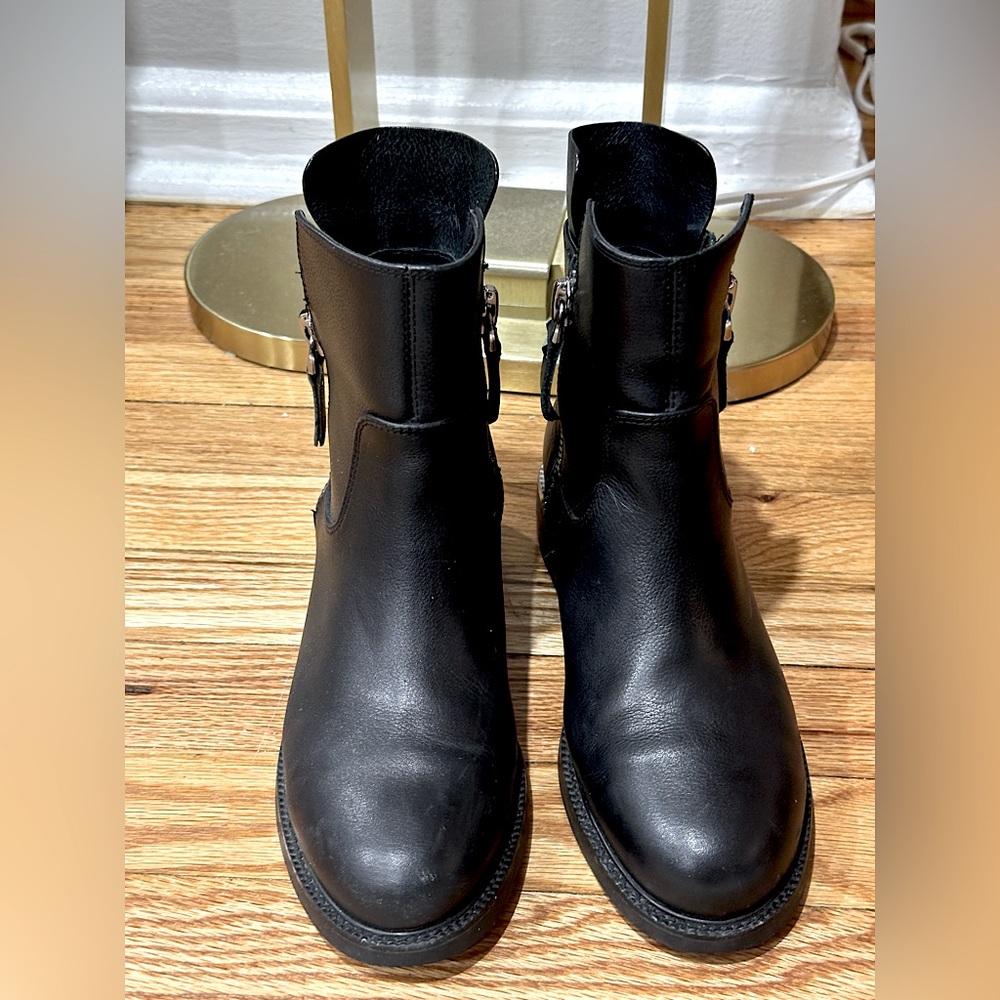 Leather Ankle bootie / zipper closure / 1.5” block heel